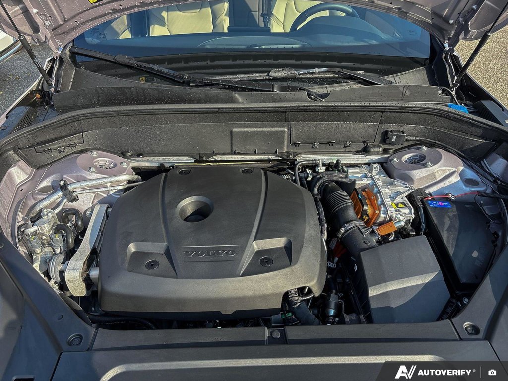 2026 Volvo XC90 Plug-In Hybrid Plus Dark Theme-7