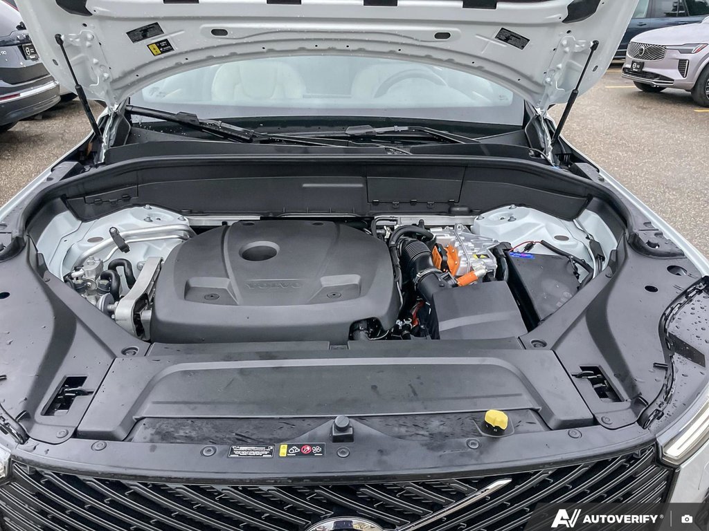 2026 Volvo XC90 Plug-In Hybrid Plus Dark Theme-6