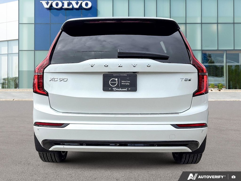 2026 Volvo XC90 Plug-In Hybrid Plus Dark Theme-4