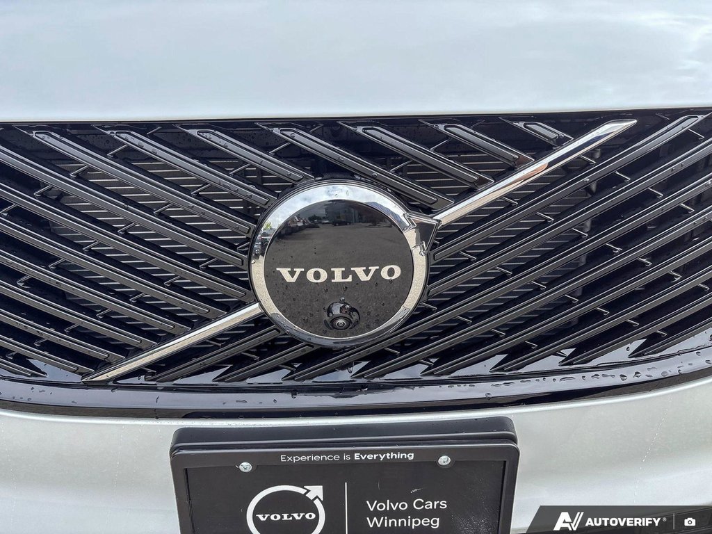 2026 Volvo XC90 Plug-In Hybrid Plus Dark Theme-6