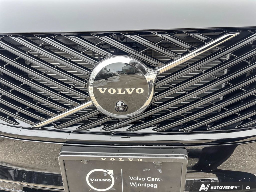 2026 Volvo XC90 Plug-In Hybrid Ultra Dark Theme-5