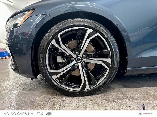 Volvo S60 Plus Dark Theme 2024-5