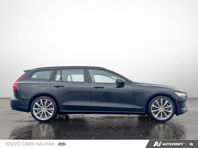 2022 Volvo V60 Momentum-2