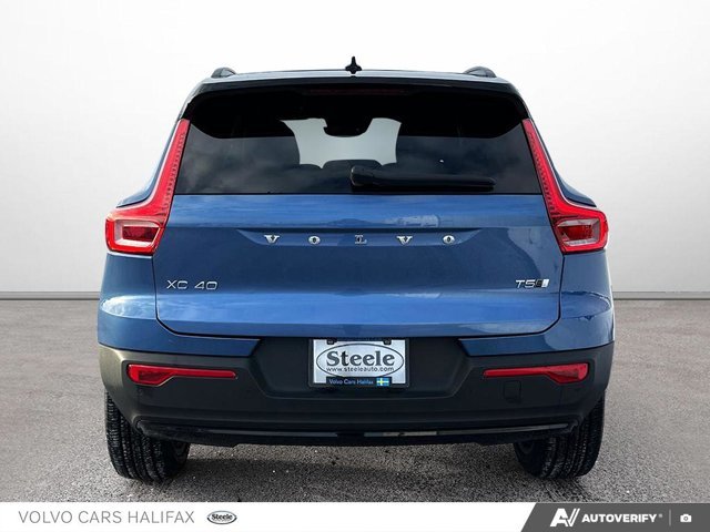 2021 Volvo XC40 R-Design-4