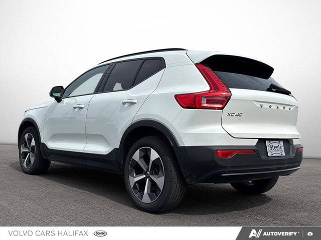 2023 Volvo XC40 Ultimate Dark Theme-3