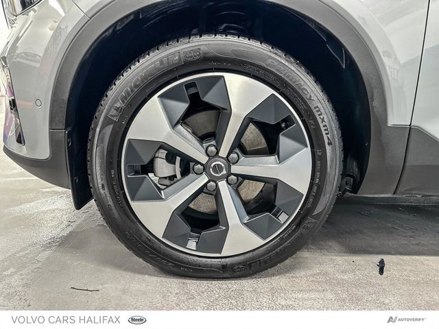 2025 Volvo XC40 Plus Dark Theme-5