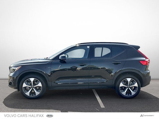 2025 Volvo XC40 Plus Dark Theme-2