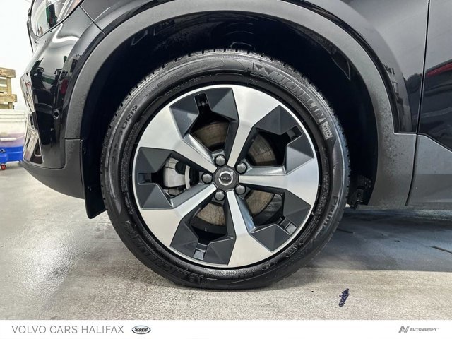 2025 Volvo XC40 Plus Dark Theme-5