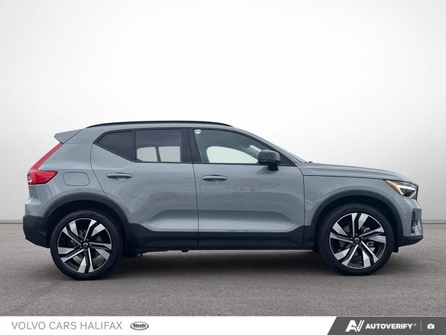 2025 Volvo XC40 Plus Dark Theme-2