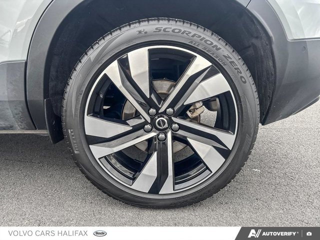 2025 Volvo XC40 Plus Dark Theme-5