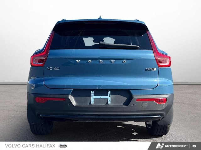 2025 Volvo XC40 Plus Dark Theme-4