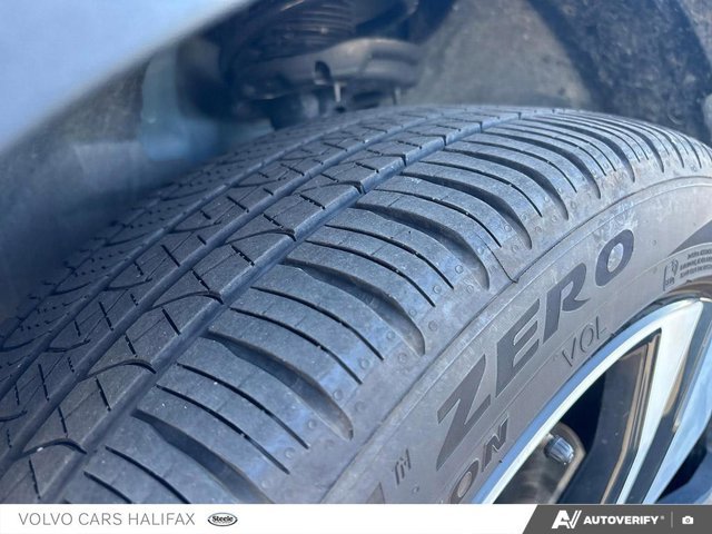 2025 Volvo XC40 Plus Dark Theme-6