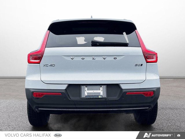 2025 Volvo XC40 Plus Dark Theme-4