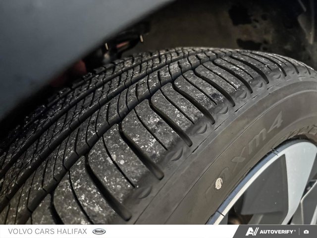 Volvo XC40 Plus Dark Theme 2025-6