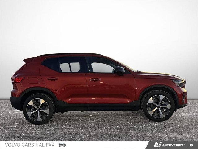 Volvo XC40 Plus Dark Theme 2025-2