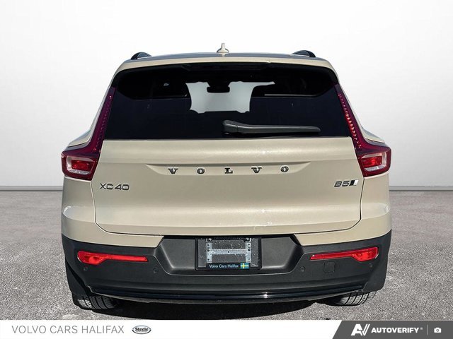 Volvo XC40 Plus Dark Theme 2025-4