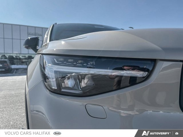 Volvo XC40 Plus Dark Theme 2025-6