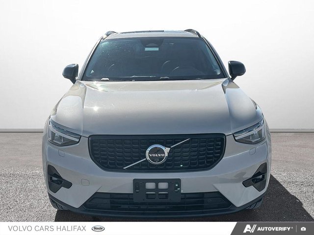 Volvo XC40 Plus Dark Theme 2025-1