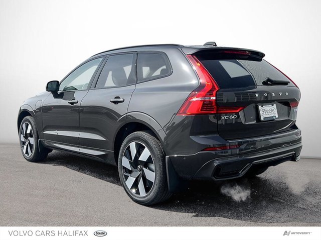 Volvo XC60 Plug-In Hybrid Plus Dark Theme 2025-3