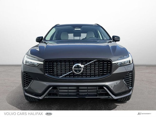 Volvo XC60 Plug-In Hybrid Plus Dark Theme 2025-1