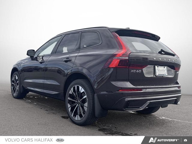 2026 Volvo XC60 Plug-In Hybrid Plus Dark Theme-3