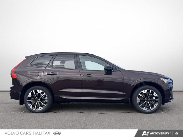 2026 Volvo XC60 Plug-In Hybrid Plus Dark Theme-2