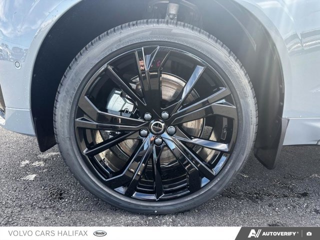 2026 Volvo XC60 Plug-In Hybrid Ultra Black Edition-5