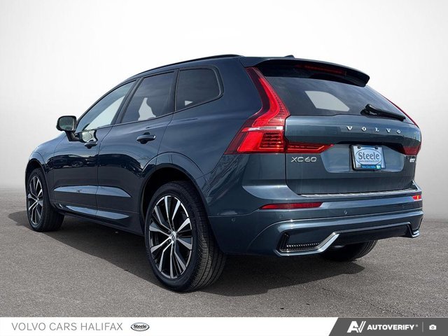 Volvo XC60 Plus Dark Theme 2025-3