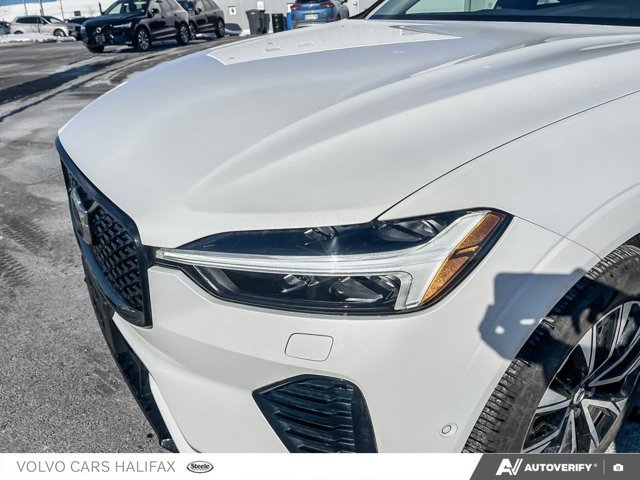 2025 Volvo XC60 Plus Dark Theme-7