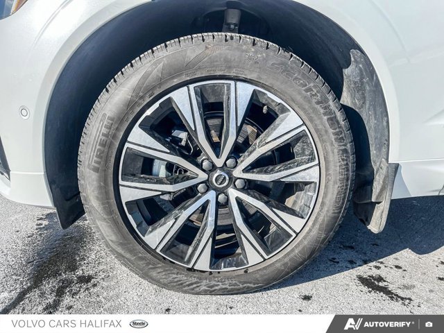 2025 Volvo XC60 Plus Dark Theme-5