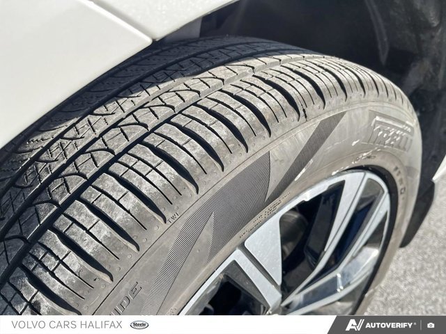 Volvo XC60 Plus Dark Theme 2025-6