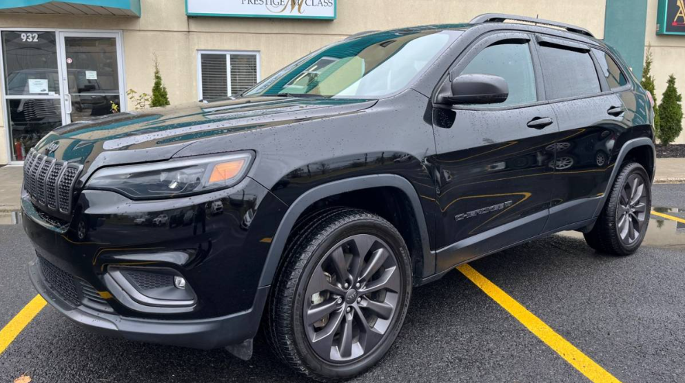 Jeep Cherokee 80th Anniversary 2021 à Boucherville, Québec - 1 - w1024h768px