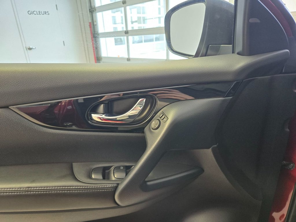Nissan Qashqai SV AWD 2023 à Boucherville, Québec - 17 - w1024h768px