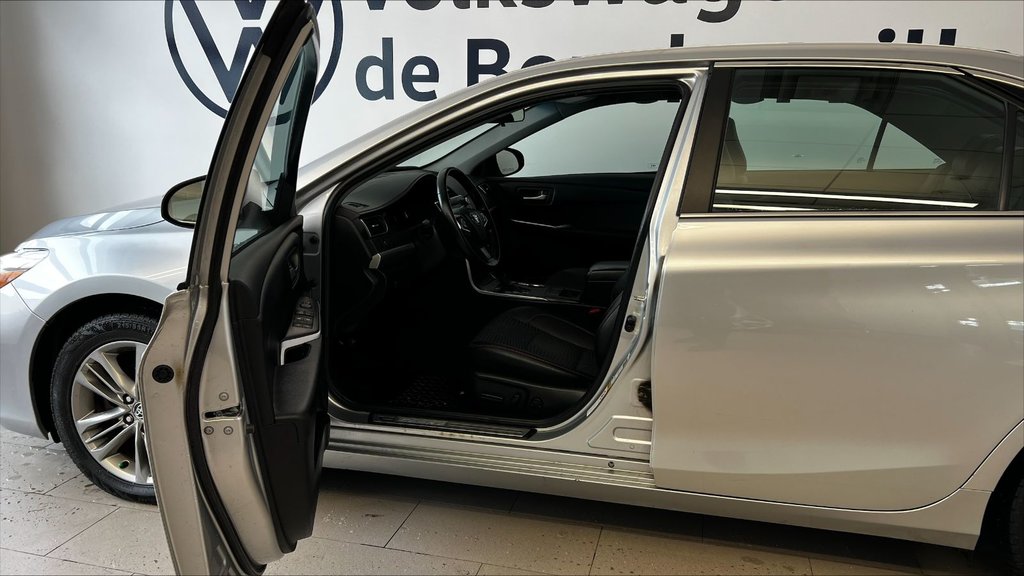 Toyota Camry Hybrid SE 2015 à Boucherville, Québec - 23 - w1024h768px