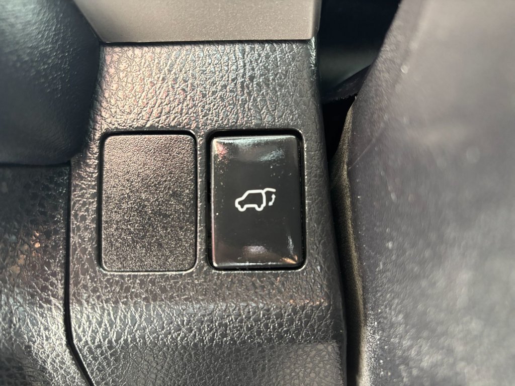 2018 Toyota RAV4 HYBRIDE XLE in Boucherville, Quebec - 31 - w1024h768px