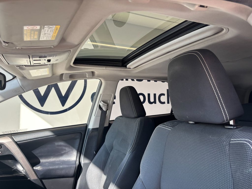 2018 Toyota RAV4 HYBRIDE XLE in Boucherville, Quebec - 32 - w1024h768px