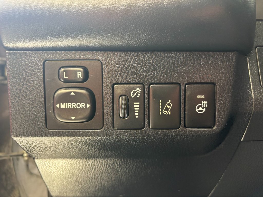 2018 Toyota RAV4 HYBRIDE XLE in Boucherville, Quebec - 13 - w1024h768px
