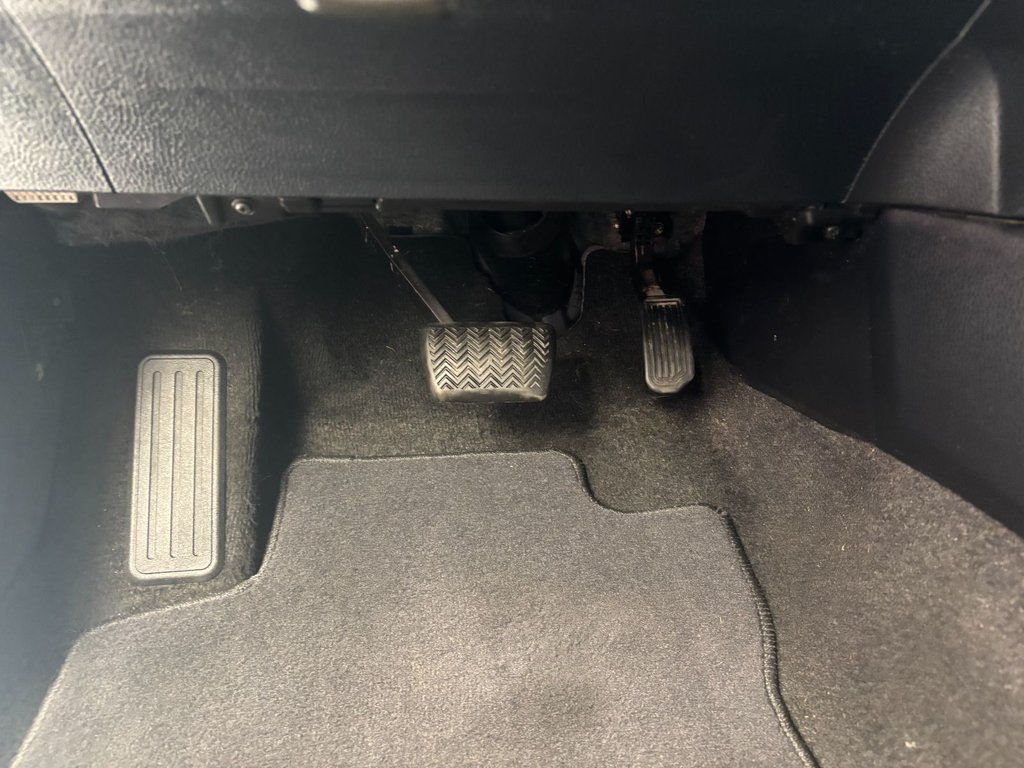 2018 Toyota RAV4 HYBRIDE XLE in Boucherville, Quebec - 10 - w1024h768px