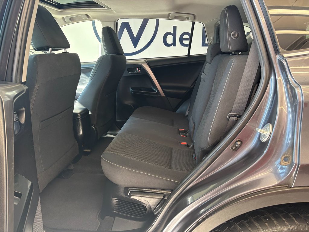 2018 Toyota RAV4 HYBRIDE XLE in Boucherville, Quebec - 33 - w1024h768px