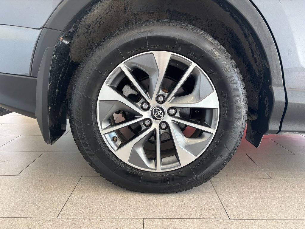 2018 Toyota RAV4 HYBRIDE XLE in Boucherville, Quebec - 5 - w1024h768px