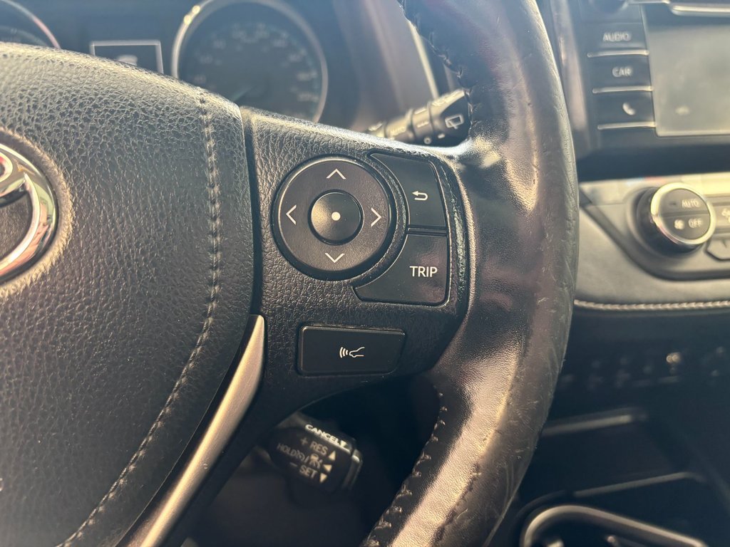 2018 Toyota RAV4 HYBRIDE XLE in Boucherville, Quebec - 15 - w1024h768px