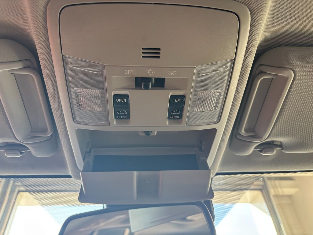 2018 Toyota RAV4 HYBRIDE XLE in Boucherville, Quebec - 23 - w1024h768px