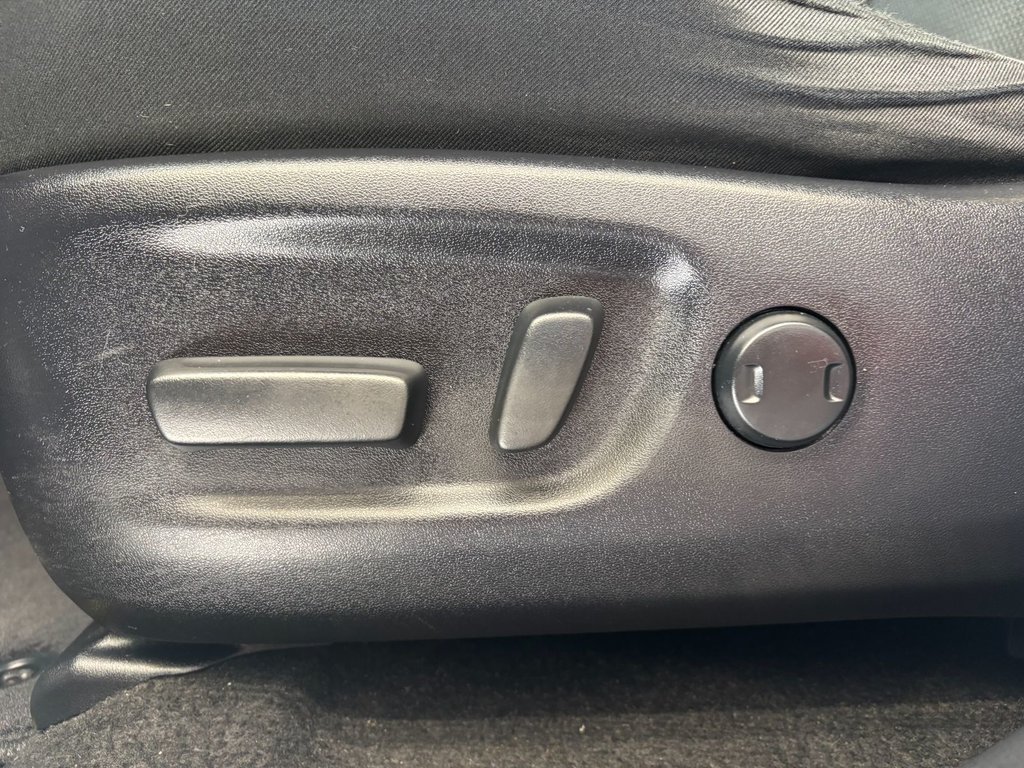2018 Toyota RAV4 HYBRIDE XLE in Boucherville, Quebec - 9 - w1024h768px