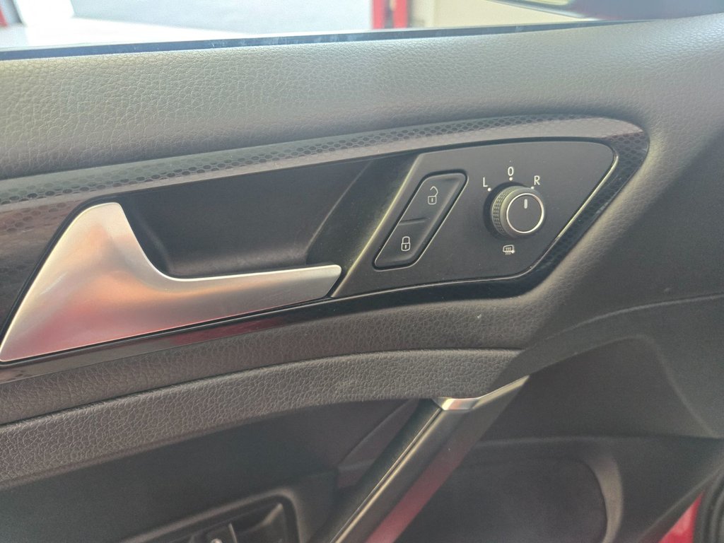 2017 Volkswagen Golf HIGHLINE in Boucherville, Quebec - 14 - w1024h768px