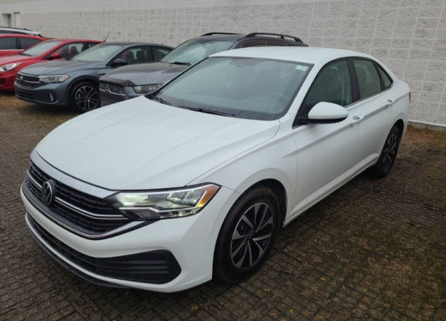 Volkswagen Jetta TRENDLINE 2024 à Boucherville, Québec - 1 - w1024h768px