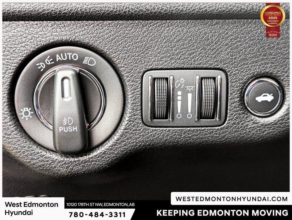 2023 Chrysler 300 Touring in Edmonton, Alberta - 7 - w1024h768px