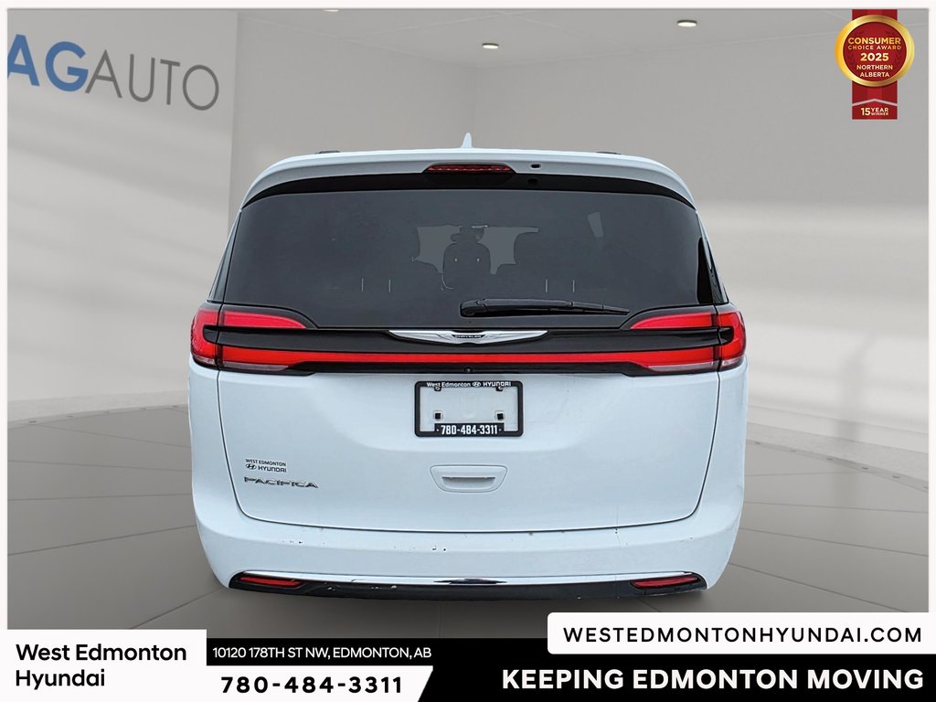 2022 Chrysler Pacifica Touring in Edmonton, Alberta - 8 - w1024h768px