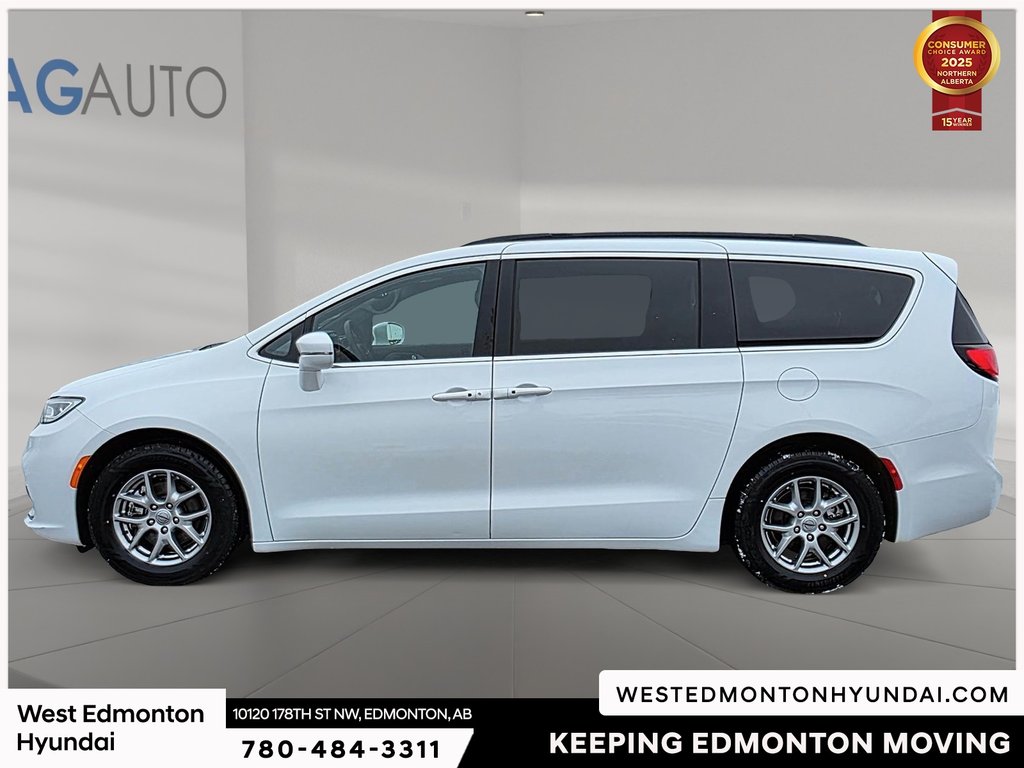2022 Chrysler Pacifica Touring in Edmonton, Alberta - 5 - w1024h768px