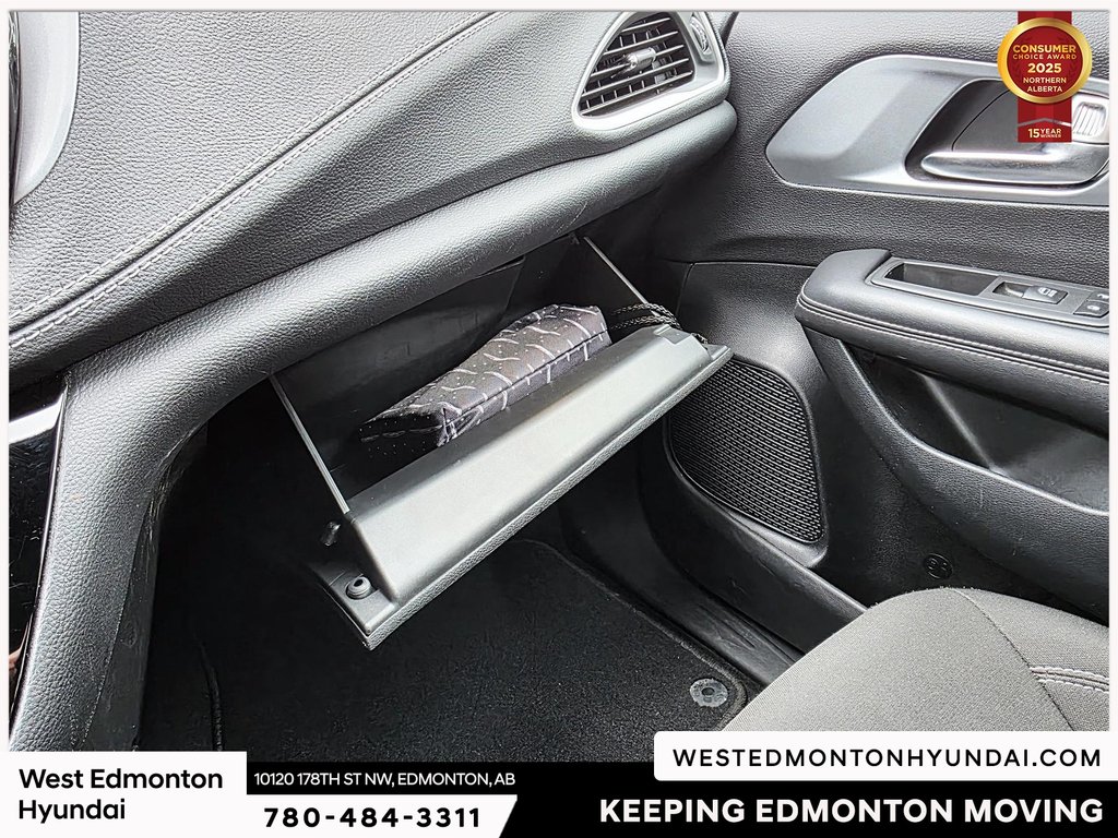 2022 Chrysler Pacifica Touring in Edmonton, Alberta - 29 - w1024h768px