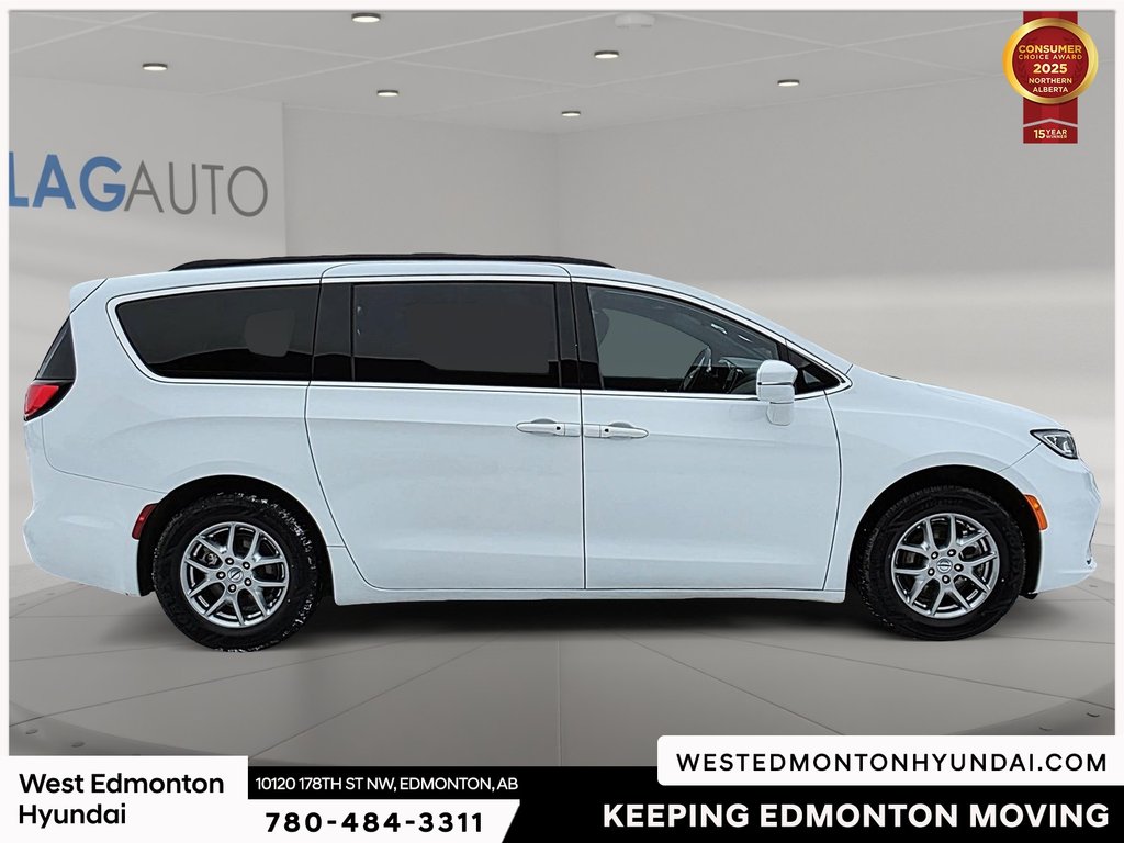 2022 Chrysler Pacifica Touring in Edmonton, Alberta - 11 - w1024h768px